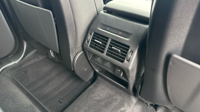 Land Rover Discovery Sport 1.5 P270e Metropolitan 5dr Auto [5 Seat] [NI] Station Wagon - Image 18
